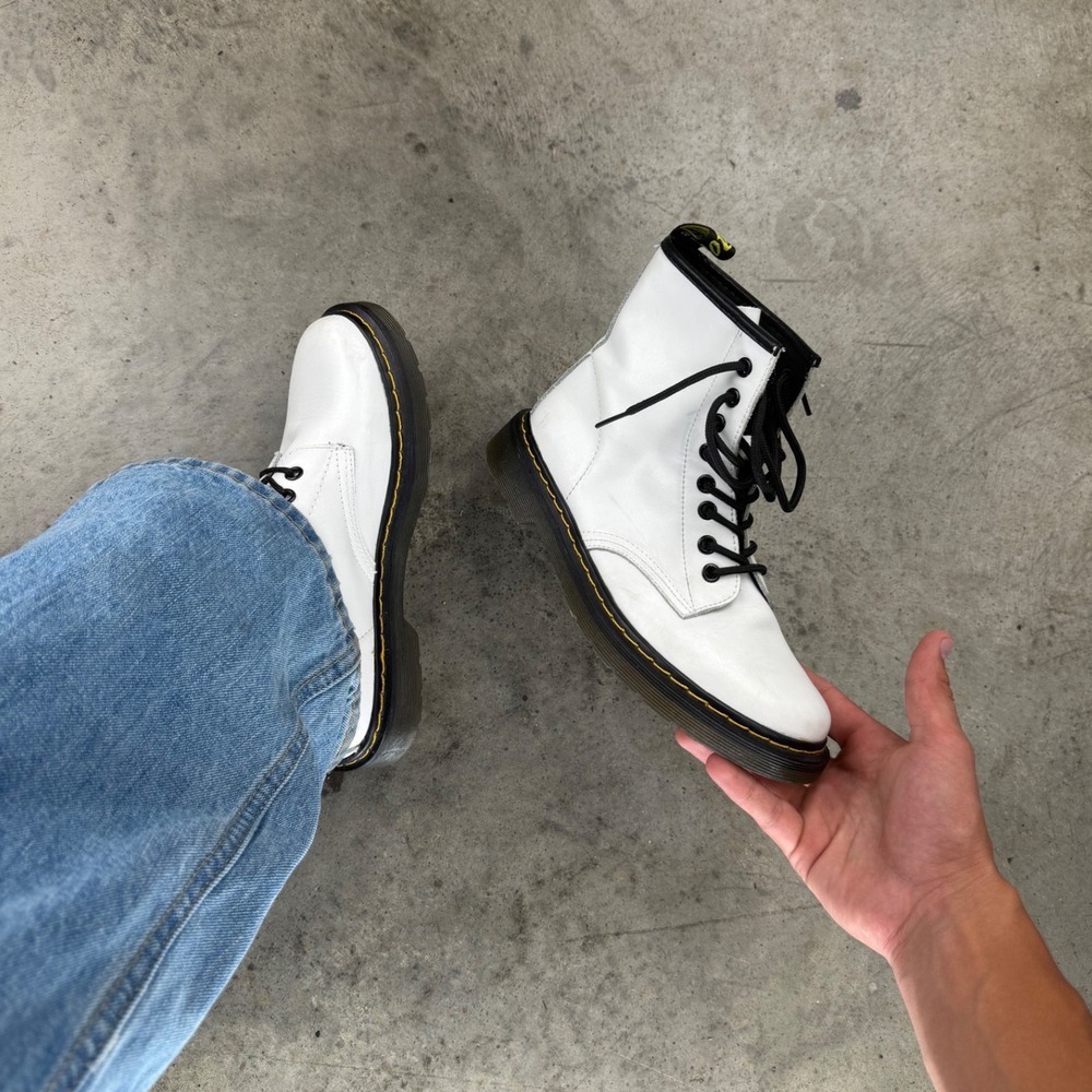 White Leather 8 Eye Combat Boots Chunky Ankle Boots Size 6 Dr. Marten Style